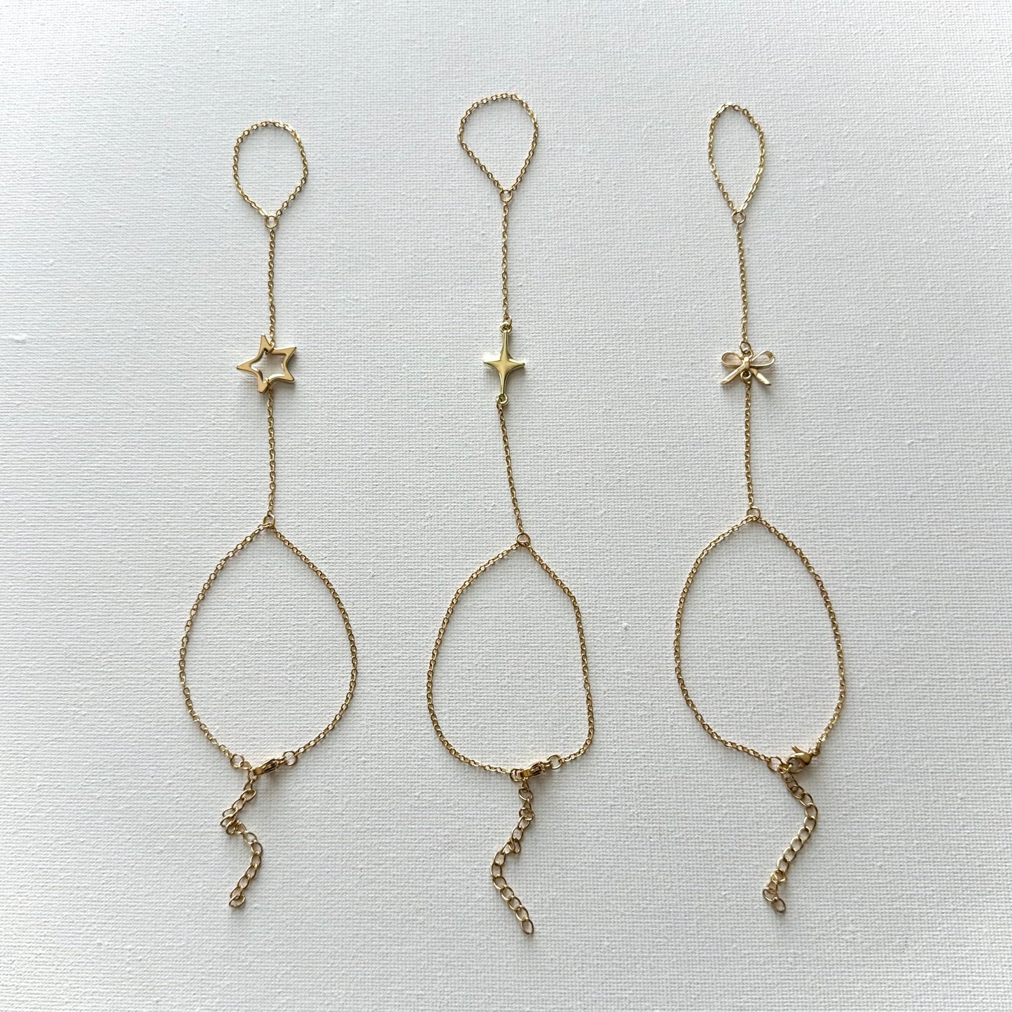 gold star hand chain ✩