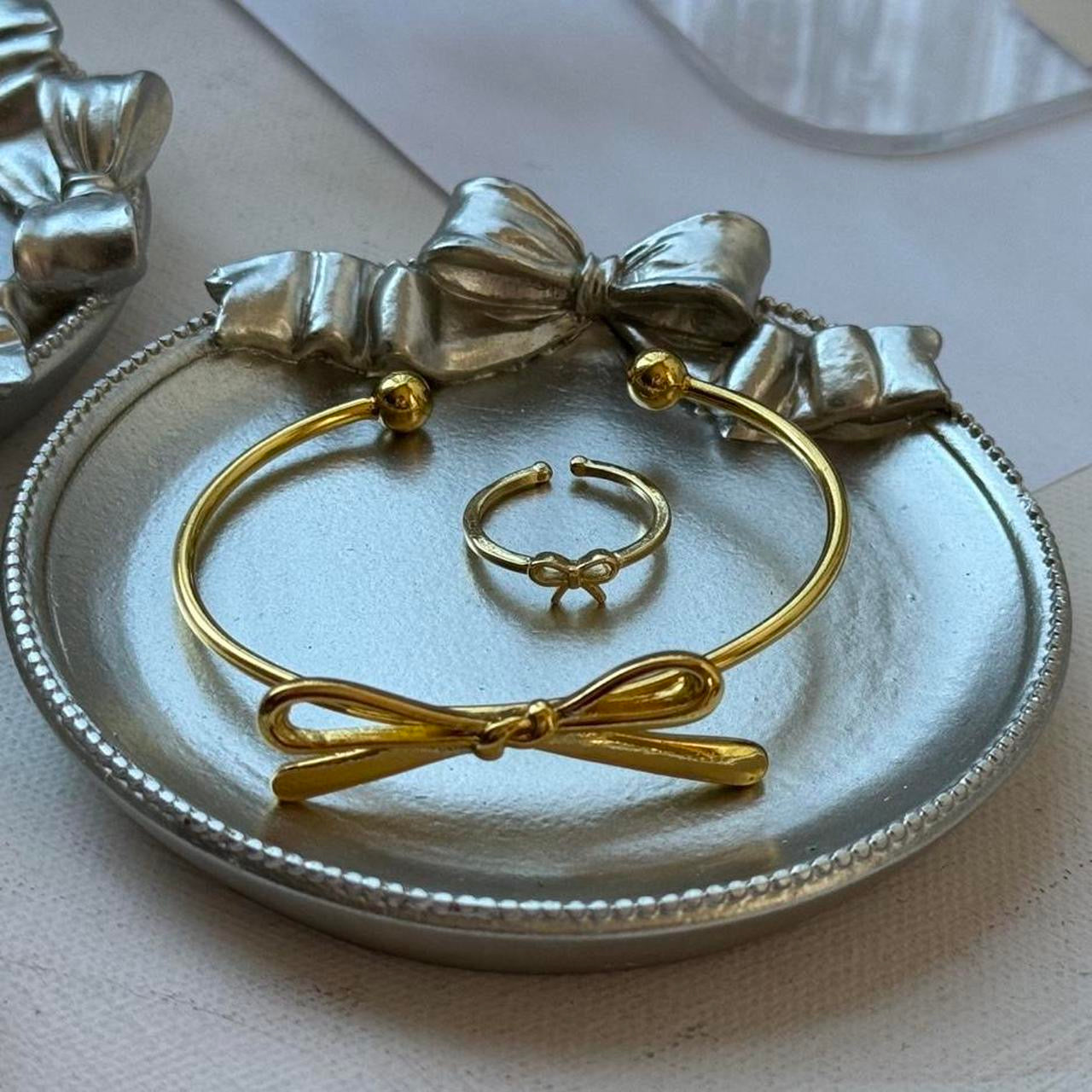 gold bow ring