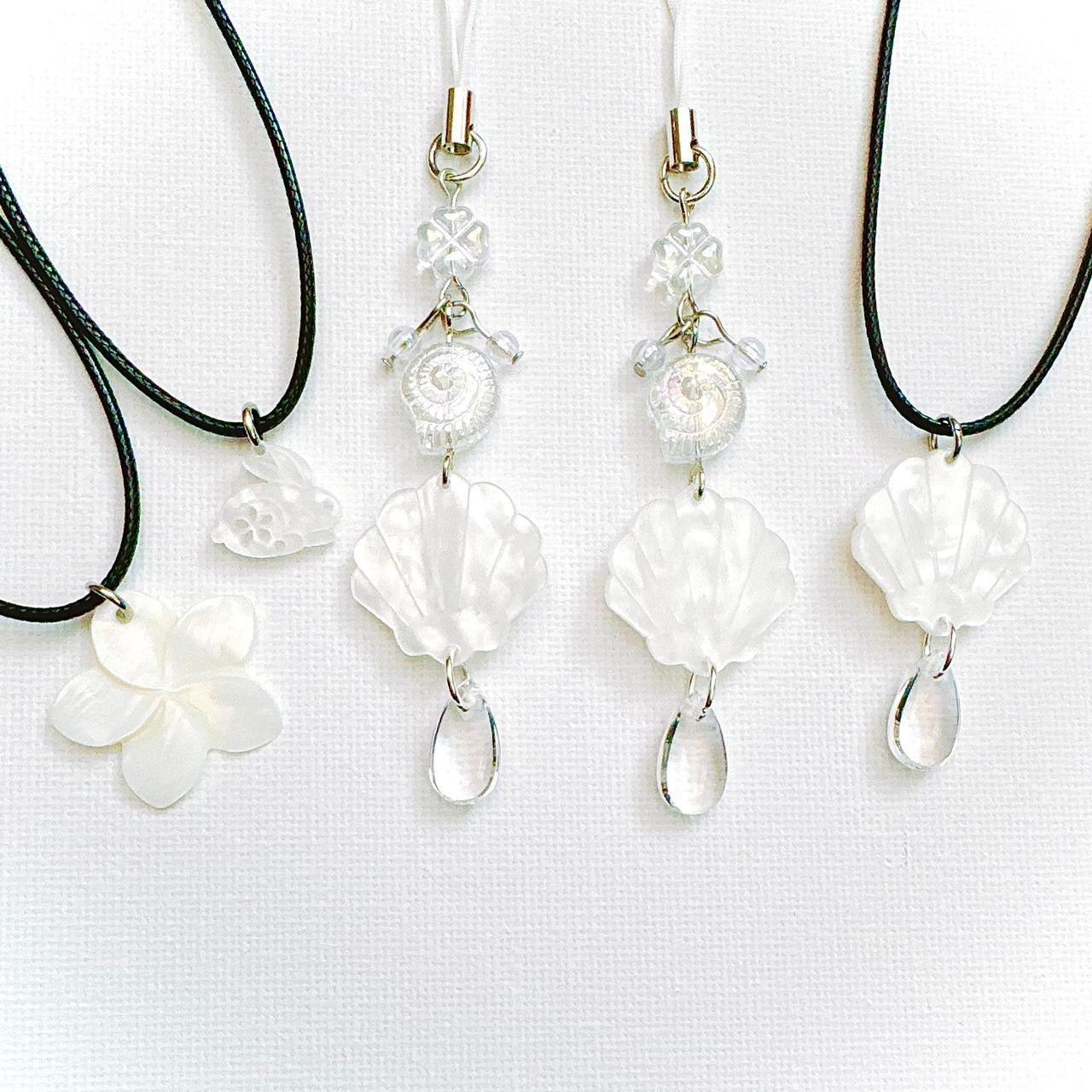 seashell flower cord necklace