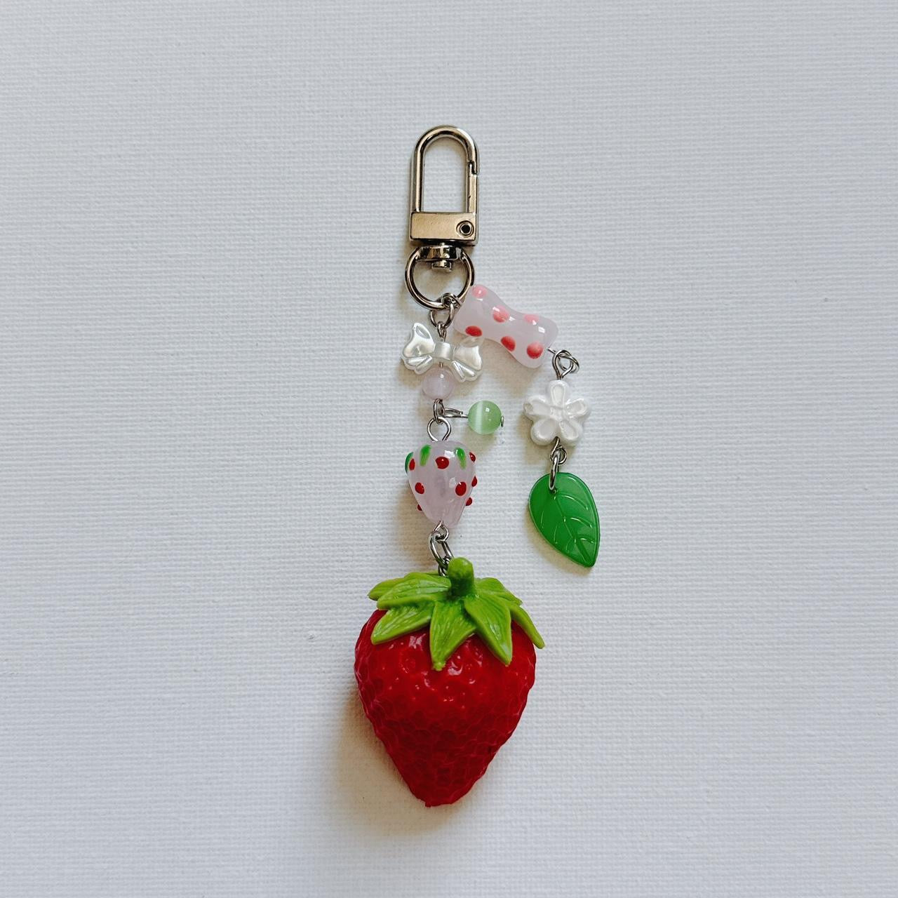 strawberry keychain - bow