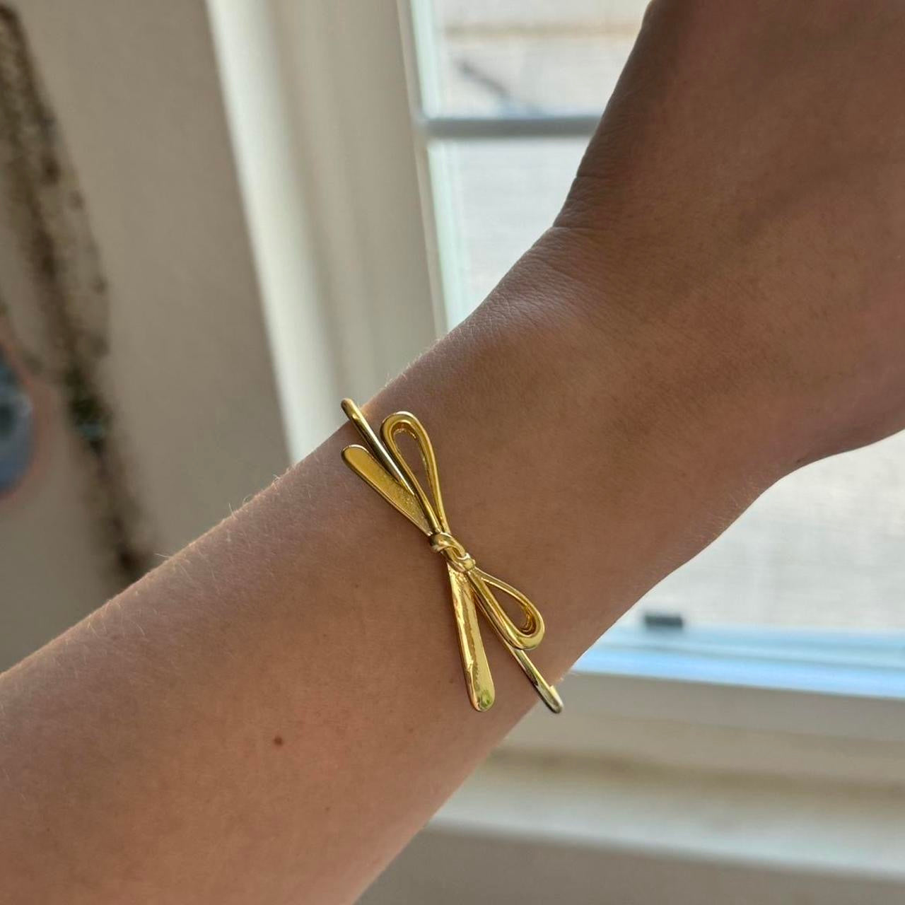 gold bow bracelet