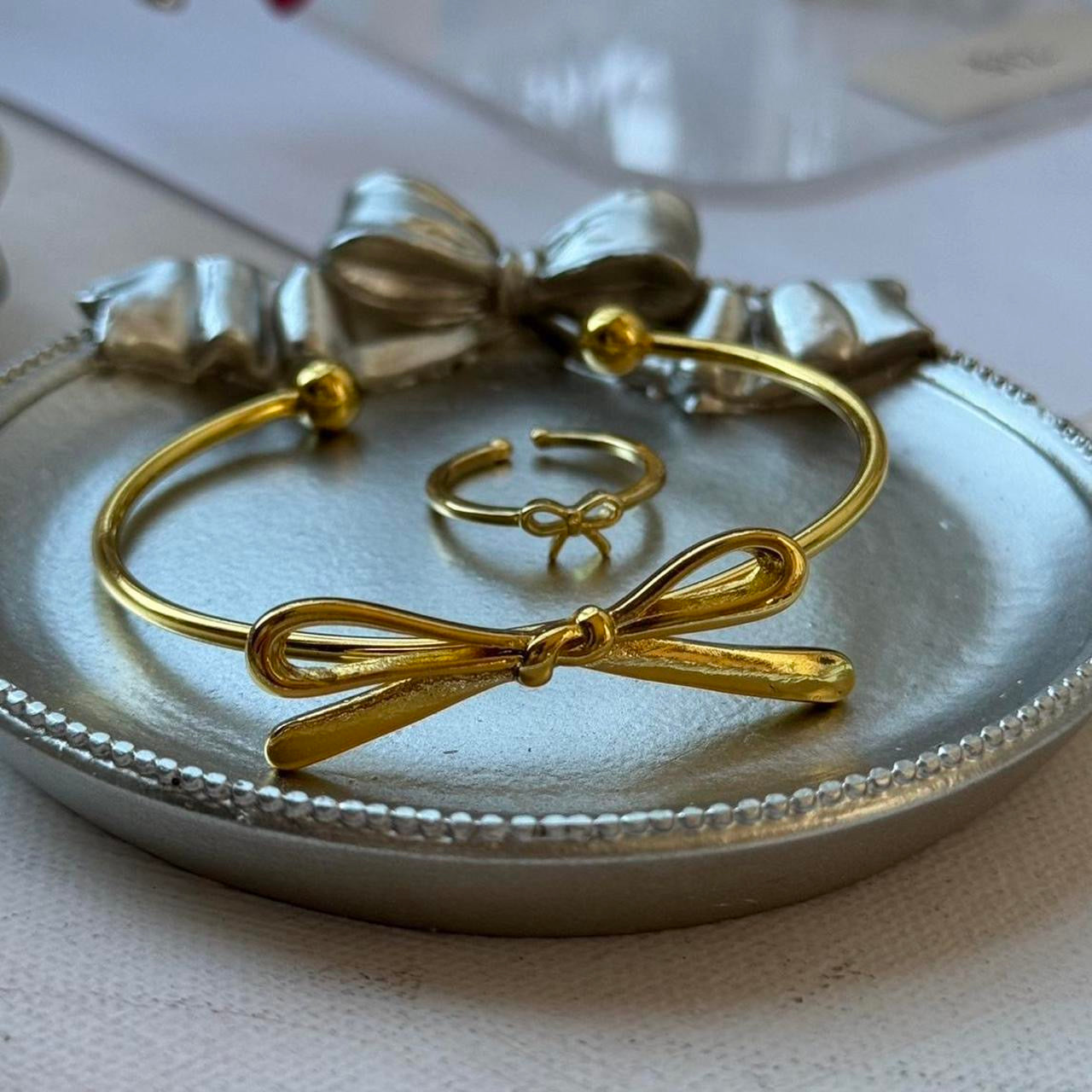 gold bow bracelet
