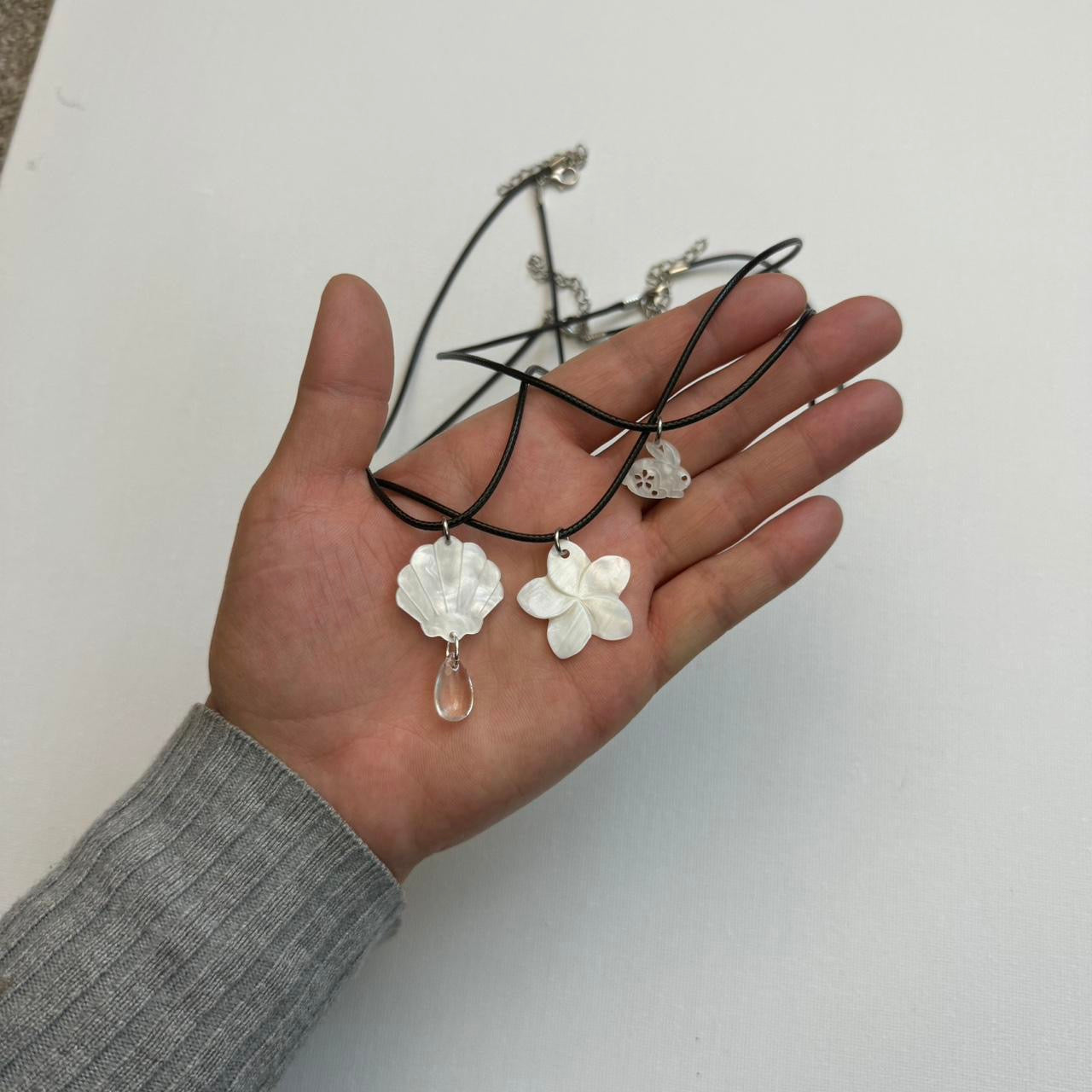 dripping seashell cord necklace