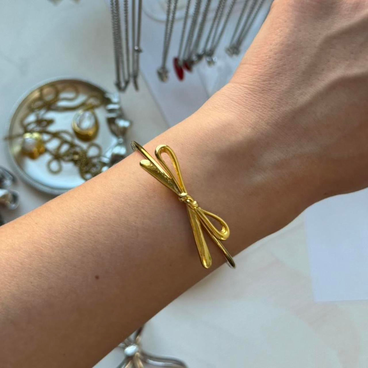 gold bow bracelet