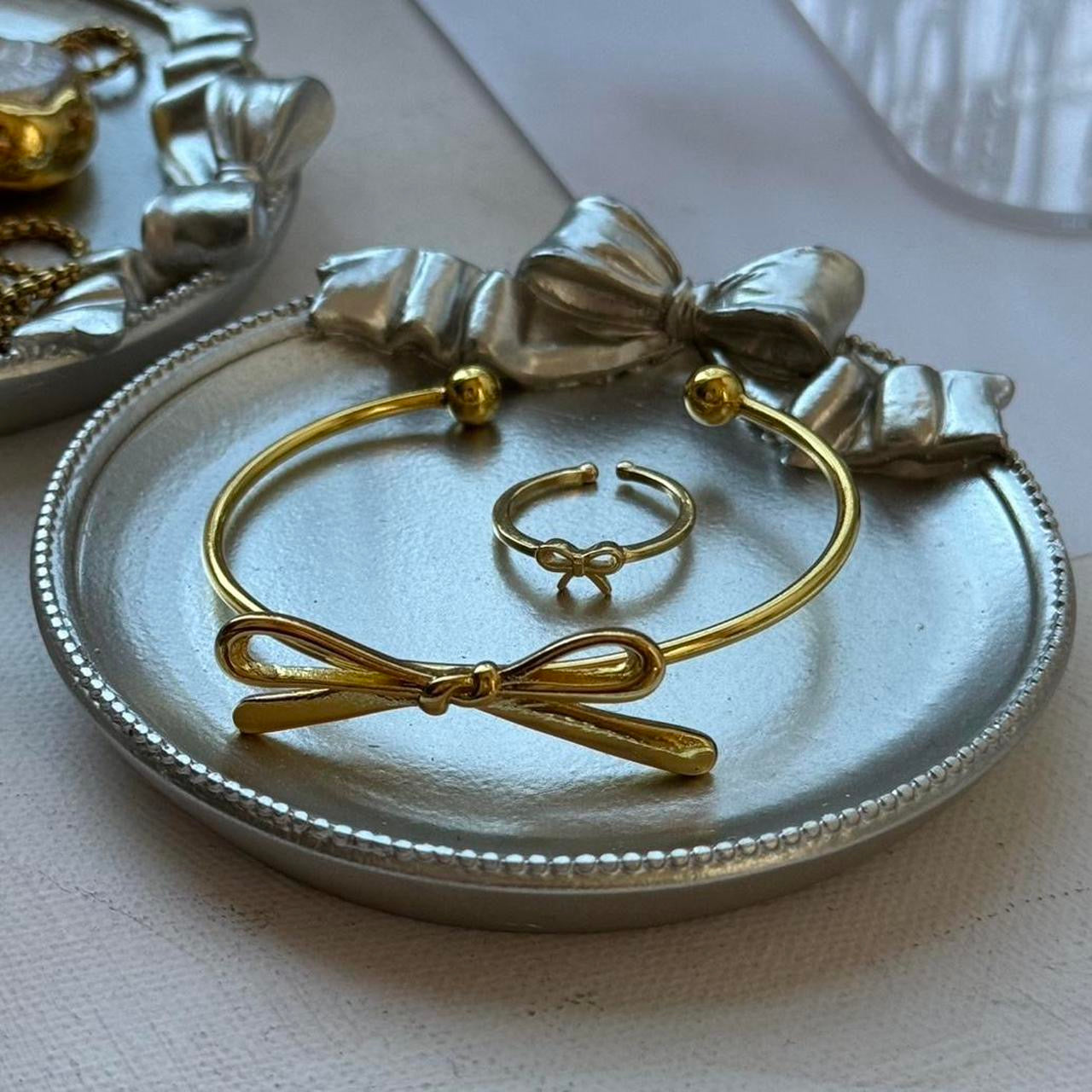 gold bow ring