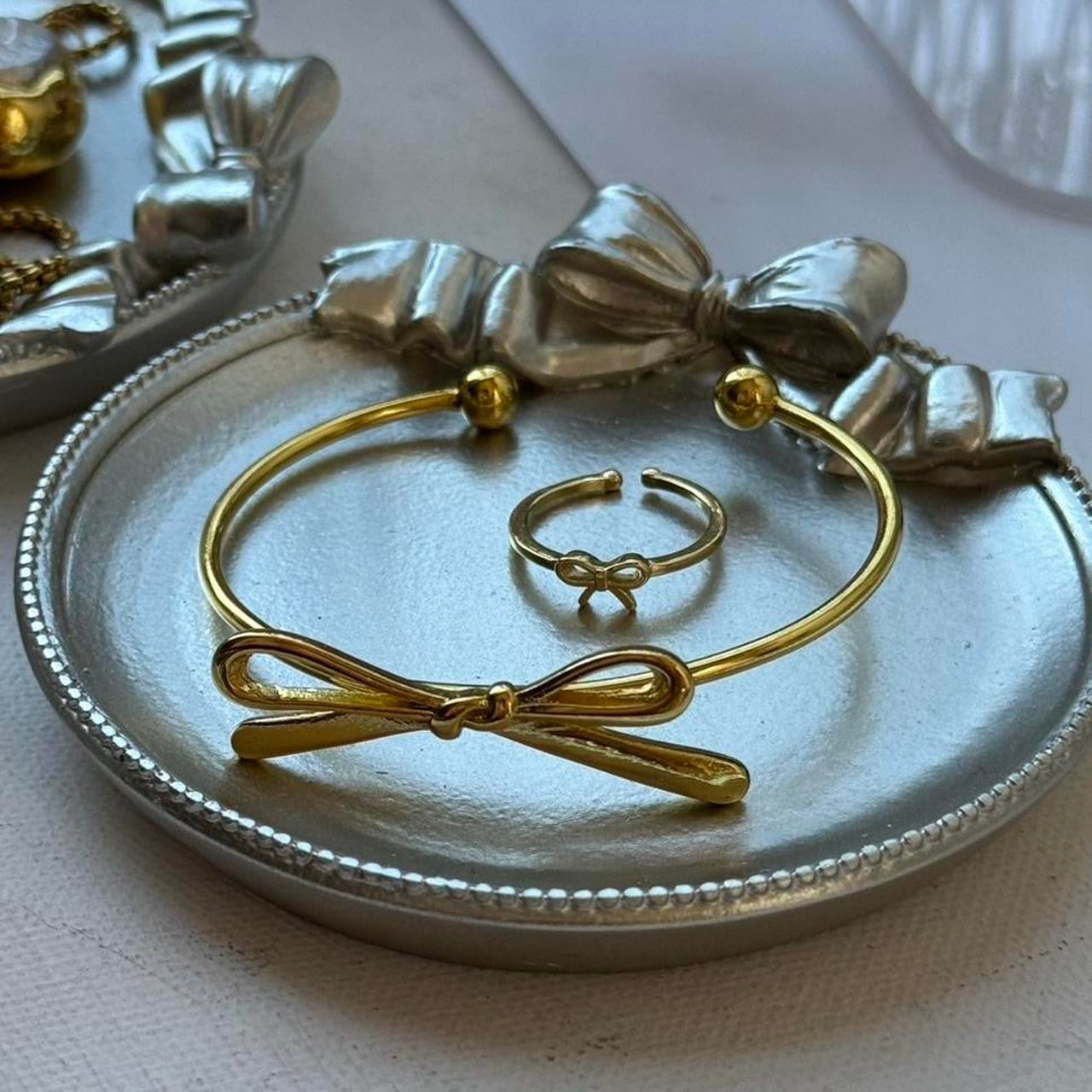 gold bow bracelet