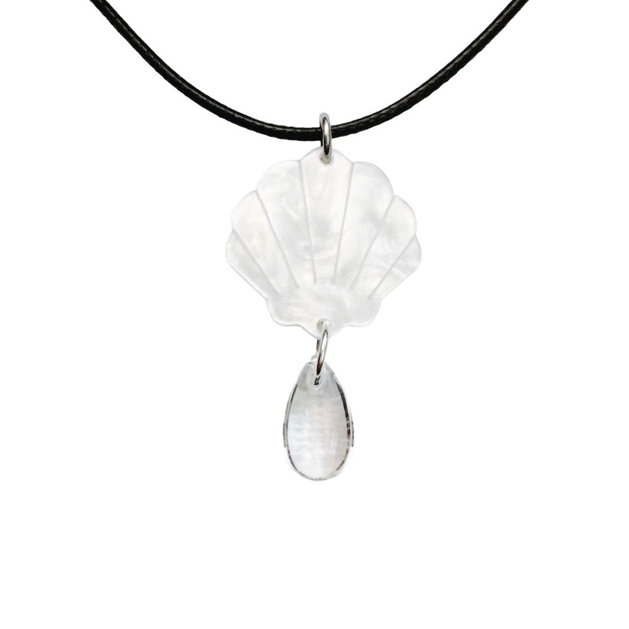 dripping seashell cord necklace