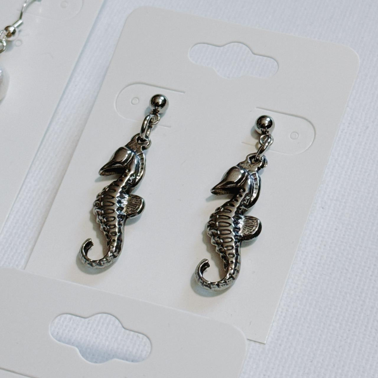 silver seahorse earrings