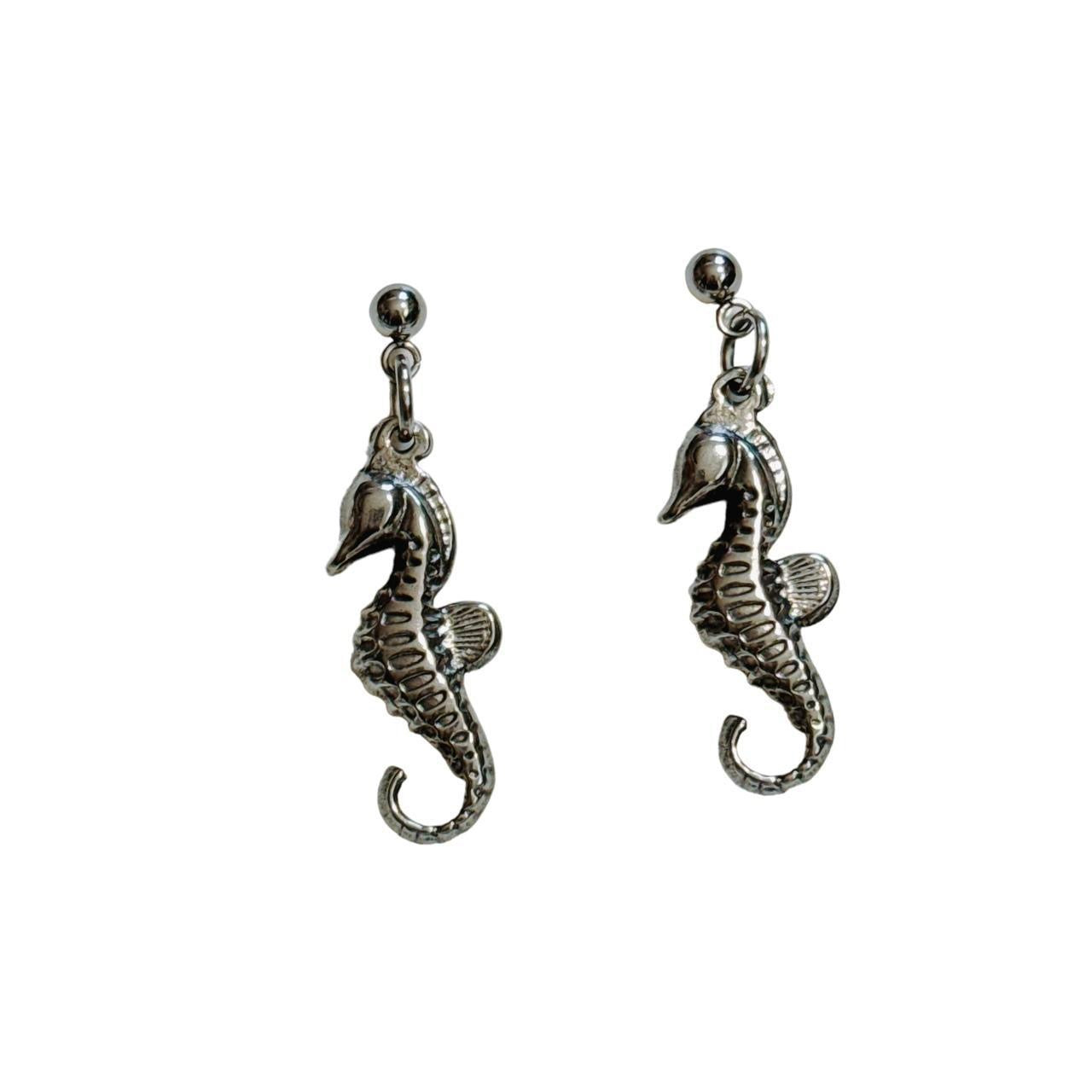 silver seahorse earrings