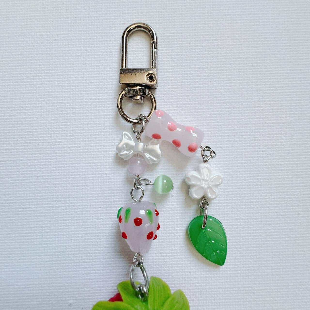 strawberry keychain - bow