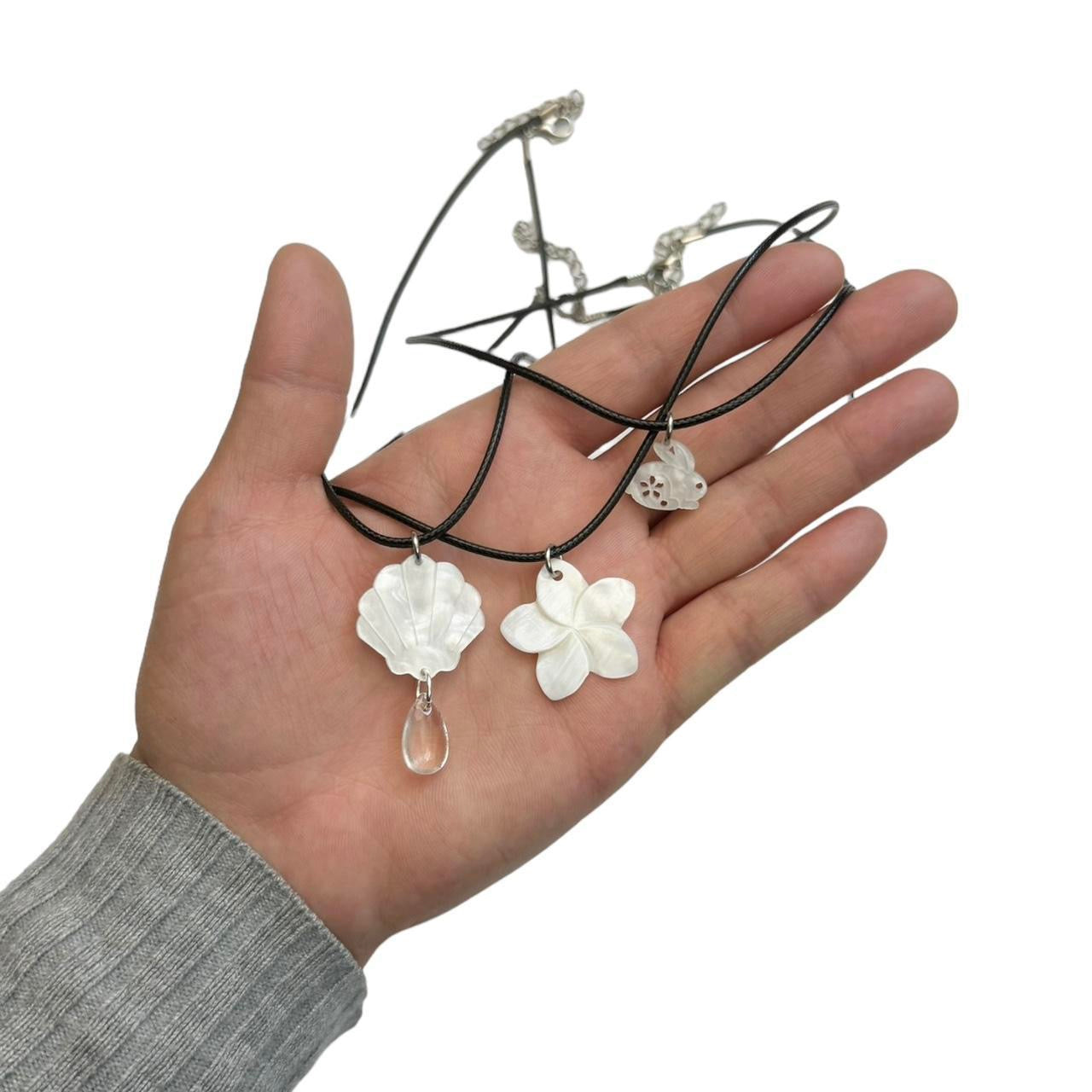 seashell flower cord necklace