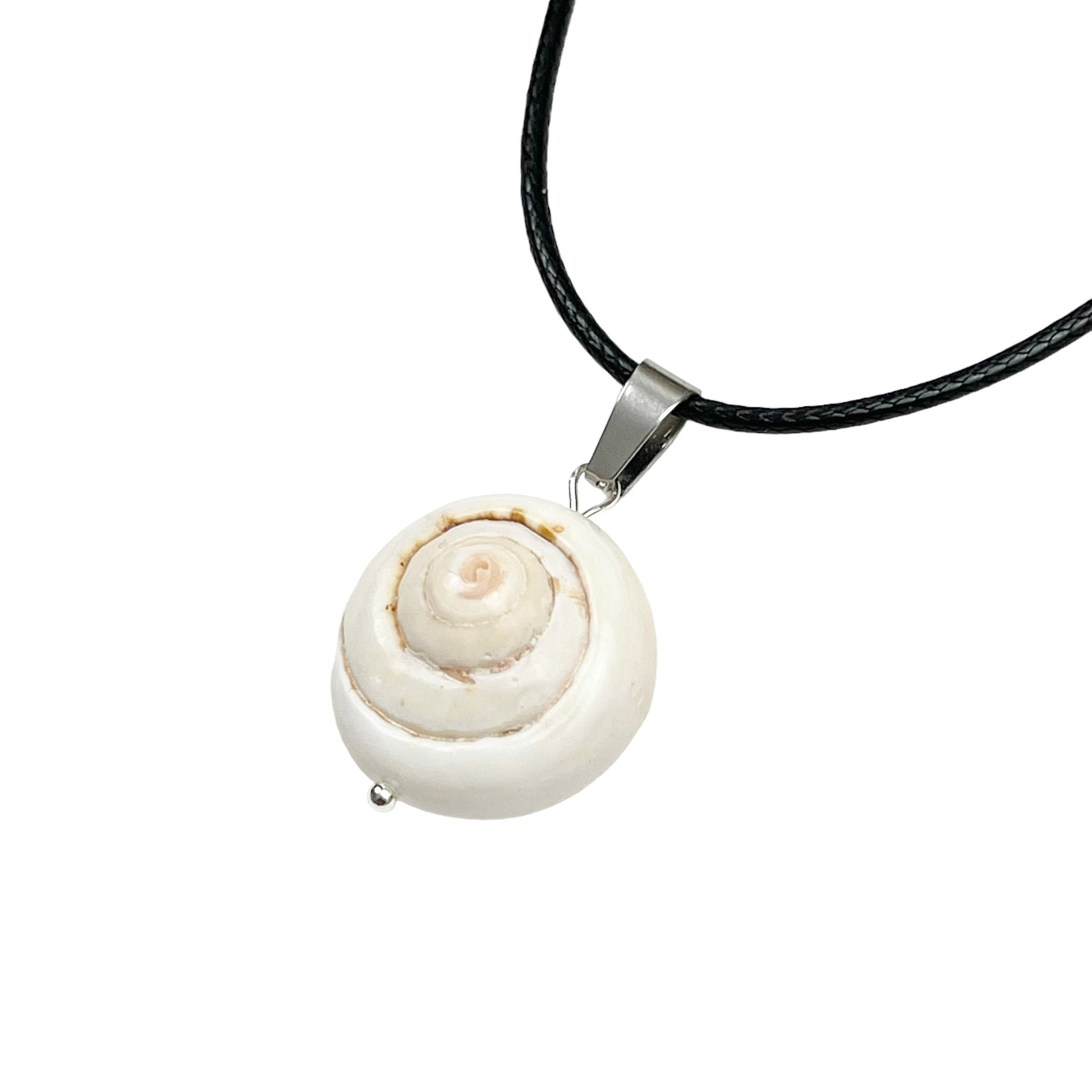 NO RESERVE PRICE - SN2 - Decorative Shell Necklace on custom stand - Cut  Rose Pink Shell, snail shell & Natural Fibres - Catawiki